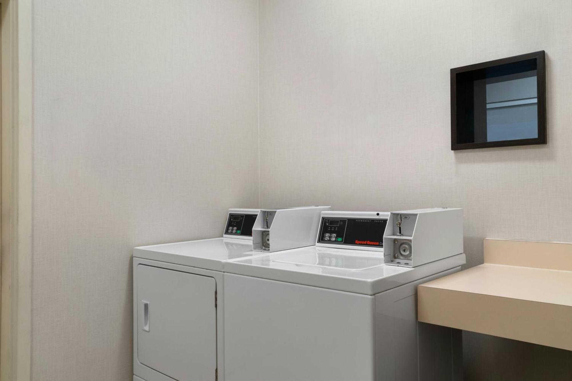 Courtyard By Marriott Fayetteville Fort Liberty - Спринг Лейк Екстериор снимка