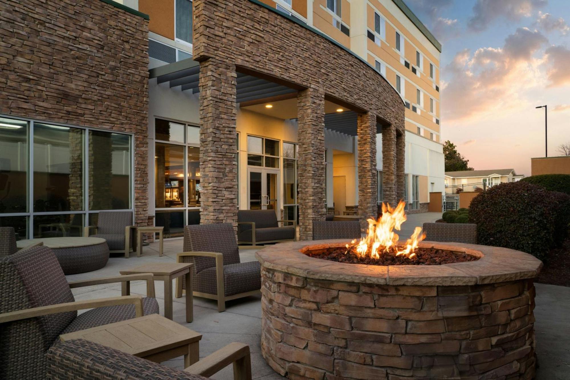Courtyard By Marriott Fayetteville Fort Liberty - Спринг Лейк Екстериор снимка