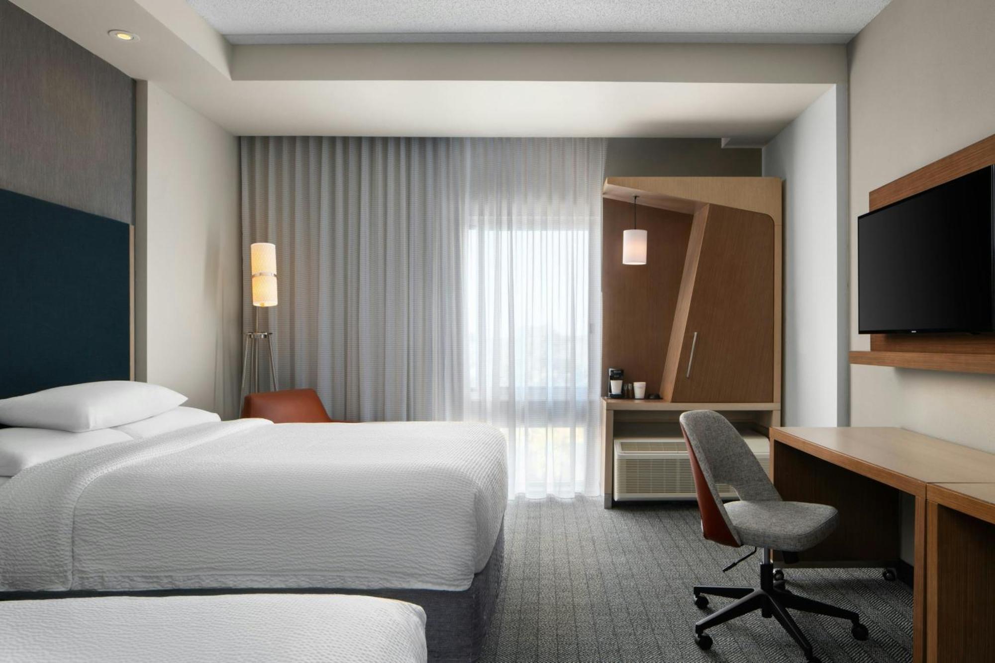 Courtyard By Marriott Fayetteville Fort Liberty - Спринг Лейк Екстериор снимка