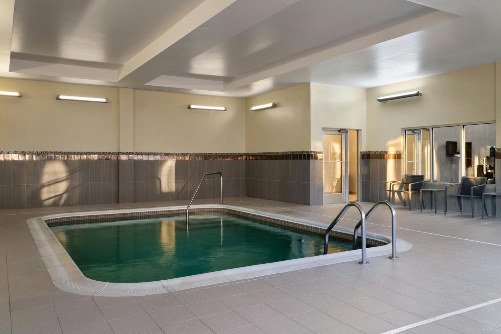 Courtyard By Marriott Fayetteville Fort Liberty - Спринг Лейк Екстериор снимка