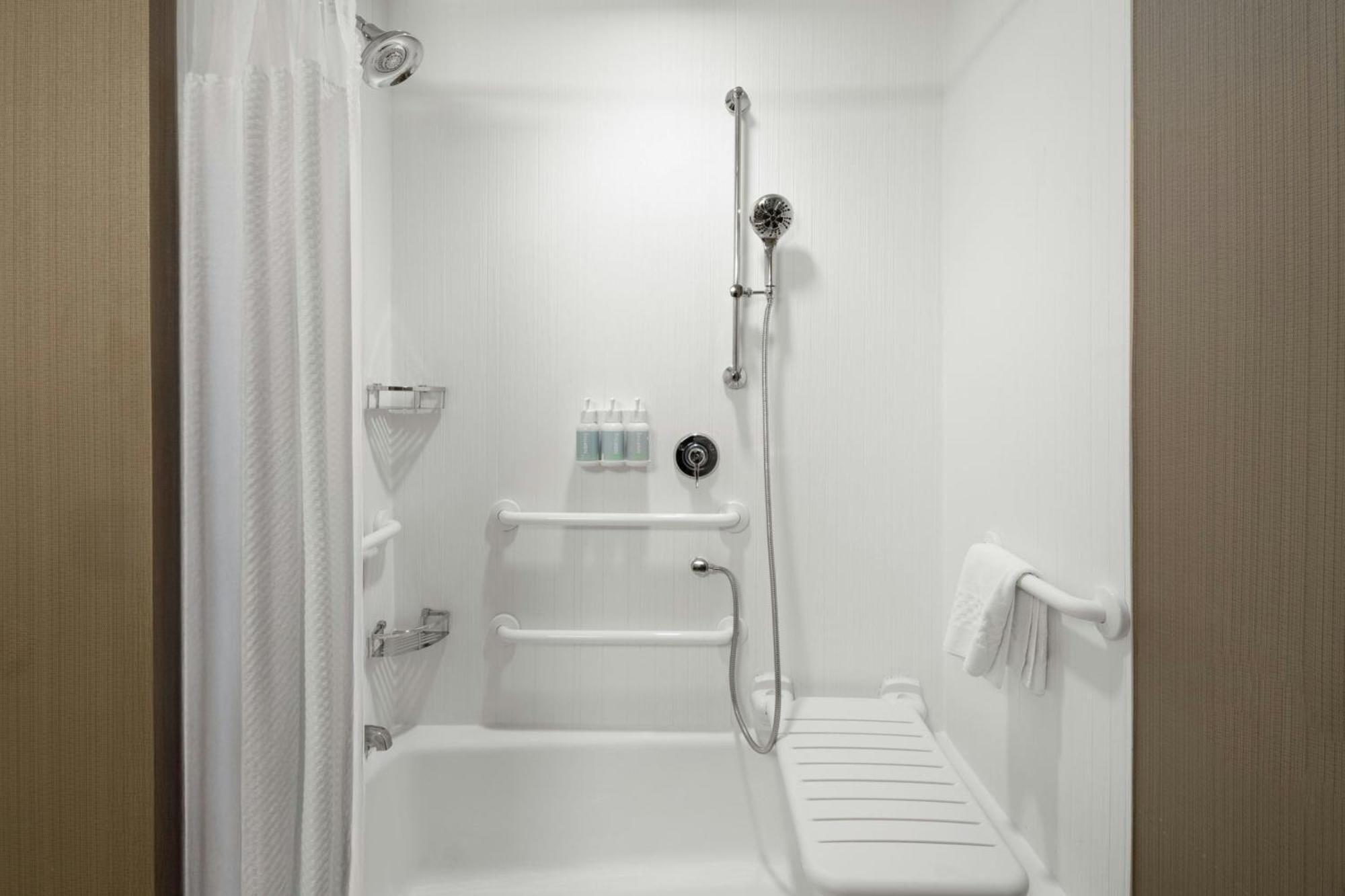 Courtyard By Marriott Fayetteville Fort Liberty - Спринг Лейк Екстериор снимка