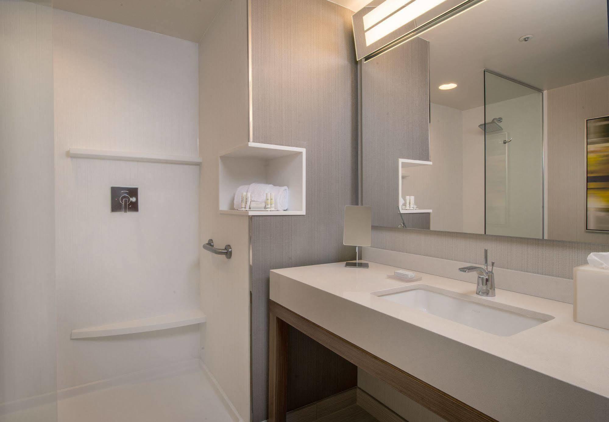 Courtyard By Marriott Fayetteville Fort Liberty - Спринг Лейк Екстериор снимка